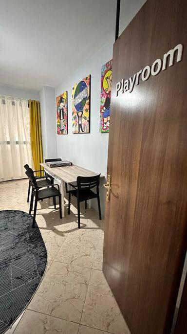 Super House Blloku - 3 Rooms Tiranë Ngoại thất bức ảnh