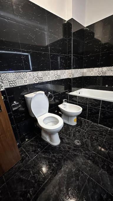 Super House Blloku - 3 Rooms Tiranë Ngoại thất bức ảnh