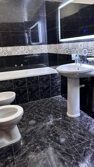 Super House Blloku - 3 Rooms Tiranë Ngoại thất bức ảnh